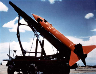 El MGR-1 Honest John, primer misil nuclear desarrollado por USA. Wikimedia Commons